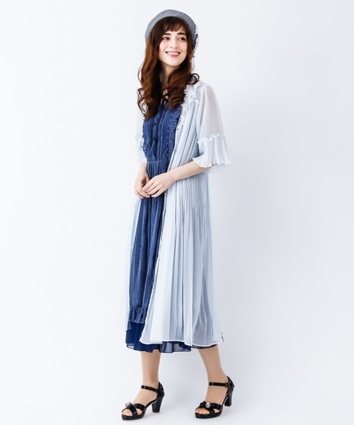 axes femme(アクシーズファム)の「プリーツガウンワンピース(カーディガン/ボレロ・レディース・ブラック/ホワイト/サックスブルー・MEDIUM)」の2枚目の写真