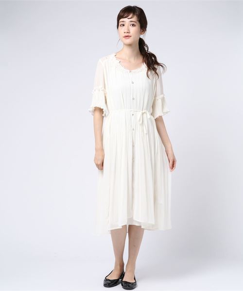 axes femme(アクシーズファム)の「プリーツガウンワンピース(カーディガン/ボレロ・レディース・ブラック/ホワイト/サックスブルー・MEDIUM)」の6枚目の写真