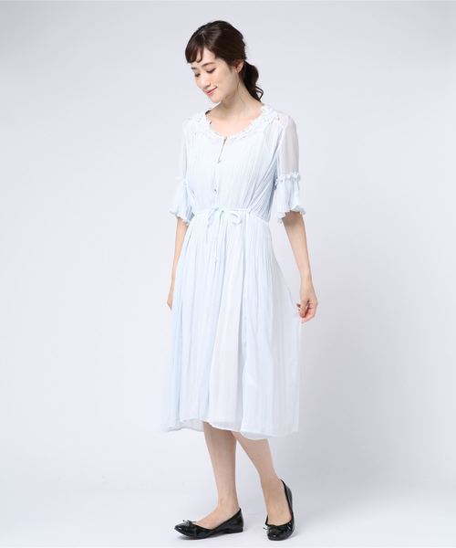 axes femme(アクシーズファム)の「プリーツガウンワンピース(カーディガン/ボレロ・レディース・ブラック/ホワイト/サックスブルー・MEDIUM)」の8枚目の写真