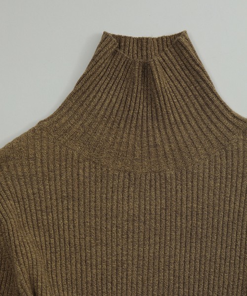 TODAYFUL(トゥデイフル)の「フレアカフリブニット(ニット/セーター・レディース・オフホワイト/ブラック/ブラウン/マスタード・FREE)」の14枚目の写真