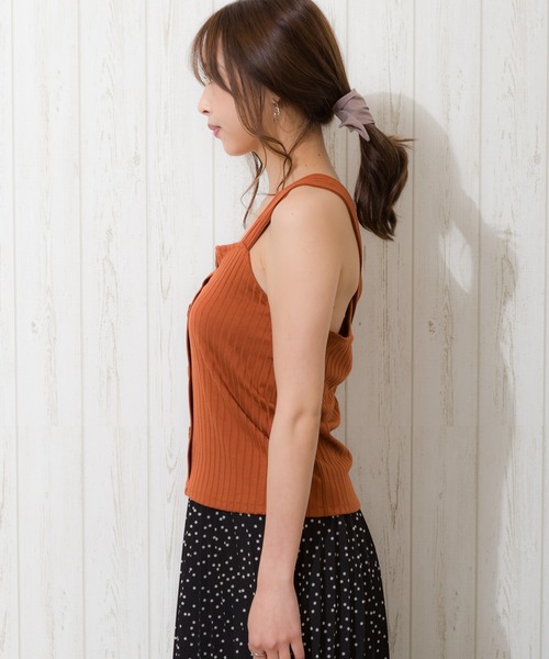 SpRay（スプレイ）の「ワイドリブバッククロスタンク（タンクトップ・レディース・ブラック/アイボリー/モカ/グレイッシュベージュ/ダークオレンジ・FREE）」の18枚目の写真