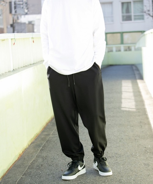 ITEMS URBANRESEARCH（アイテムズ アーバンリサーチ）の「レーヨンナイロン テーパードイージーパンツ（その他パンツ・メンズ・ベージュ/ブラウン/ブラック・LARGE/MEDIUM）」の13枚目の写真