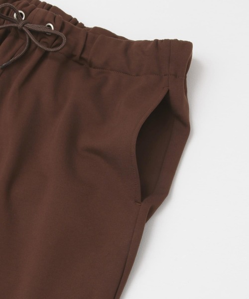 ITEMS URBANRESEARCH（アイテムズ アーバンリサーチ）の「レーヨンナイロン テーパードイージーパンツ（その他パンツ・メンズ・ベージュ/ブラウン/ブラック・LARGE/MEDIUM）」の14枚目の写真