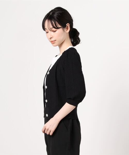 ASTORIA ODIER(アストリアオディール)の「アイレッドVネックボリュームスリーブカーディガン(カーディガン/ボレロ・レディース・ベージュ/グレイッシュベージュ/ブラック/ホワイト/チャコールグレー・MEDIUM)」の14枚目の写真