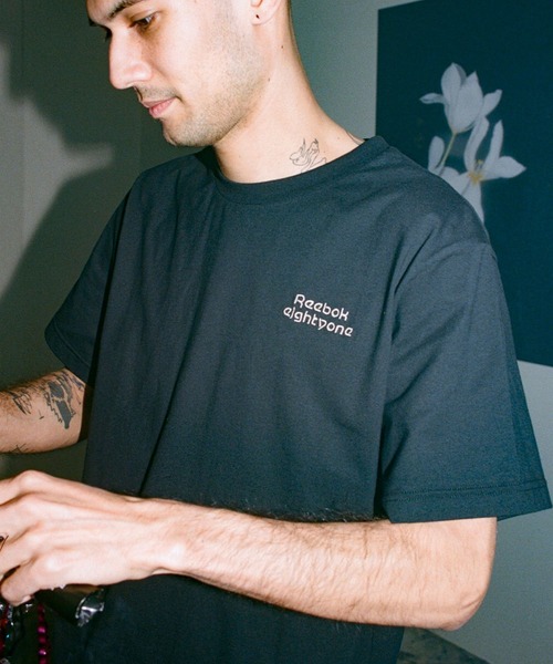 Reebok（リーボック）の「eightyone ロング スリーブ Tシャツ / Long Sleeve T-Shirt（Tシャツ/カットソー・メンズ・ライトブラウン/ブラック/ホワイト・LARGE/MEDIUM/SMALL/XX-LARGE/X-LARGE/XXX-LARGE）」の5枚目の写真