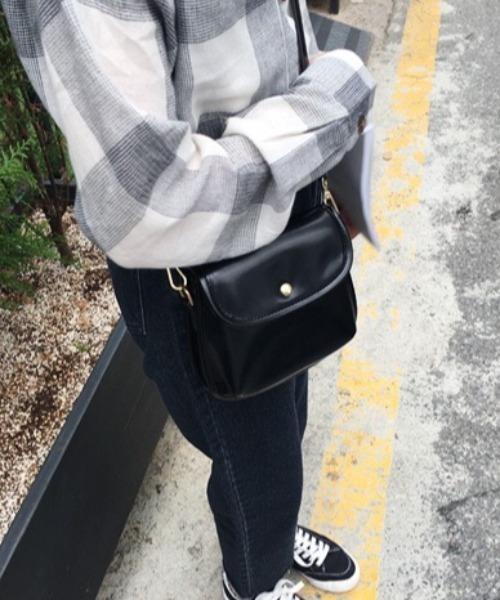 yuue' ( wear )（ユーイ）の「シンプルレザーショルダーバッグ（ショルダーバッグ・レディース・ブラック/ブラウン・FREE）」の4枚目の写真