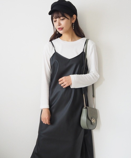 Toyome(トヨミー)の「【飼い主と犬服のペアルックセット】エコレザードッキングワンピース(ペットウェア・レディース・ホワイト・SS/XXS/L/S/M)」の2枚目の写真