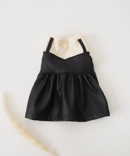 Toyome(トヨミー)の「【飼い主と犬服のペアルックセット】エコレザードッキングワンピース(ペットウェア・レディース・ホワイト・SS/XXS/L/S/M)」の5枚目の写真