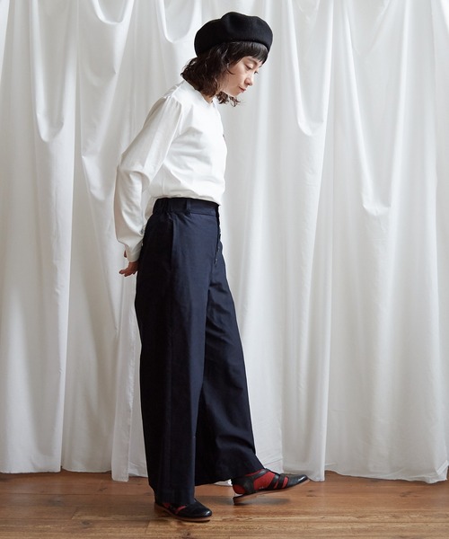 Lene(レネ)の「ミクロモールスキン ストレートパンツ(その他パンツ・レディース・ネイビー/アイボリー・FREE)」の9枚目の写真