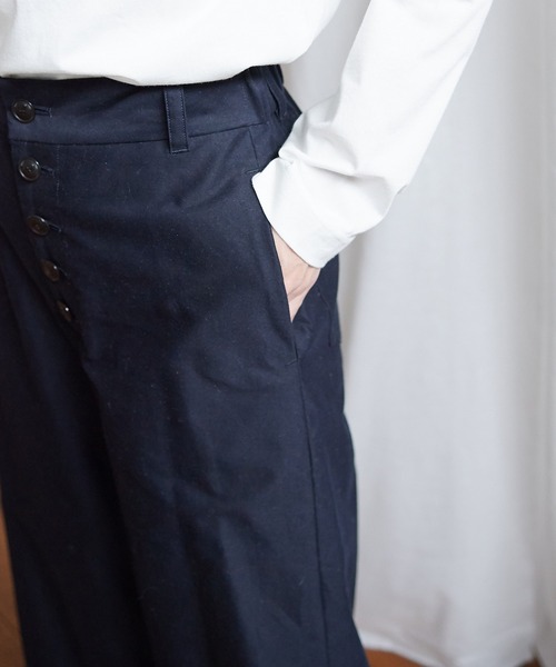 Lene(レネ)の「ミクロモールスキン ストレートパンツ(その他パンツ・レディース・ネイビー/アイボリー・FREE)」の6枚目の写真