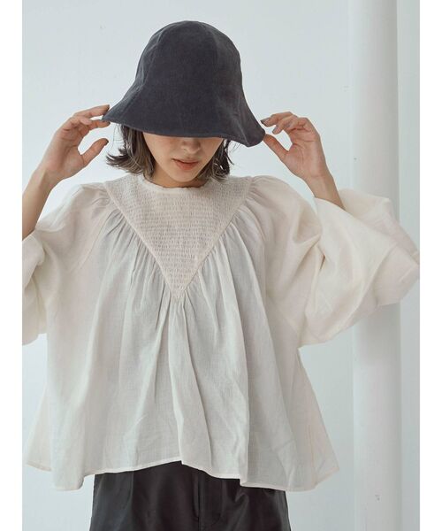 Ungrid（アングリッド）の「フロントシャーリングブラウス（シャツ/ブラウス・レディース・オフホワイト/ブラック/レッド・FREE）」の14枚目の写真