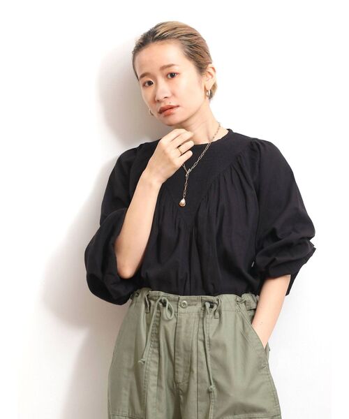 Ungrid（アングリッド）の「フロントシャーリングブラウス（シャツ/ブラウス・レディース・オフホワイト/ブラック/レッド・FREE）」の5枚目の写真