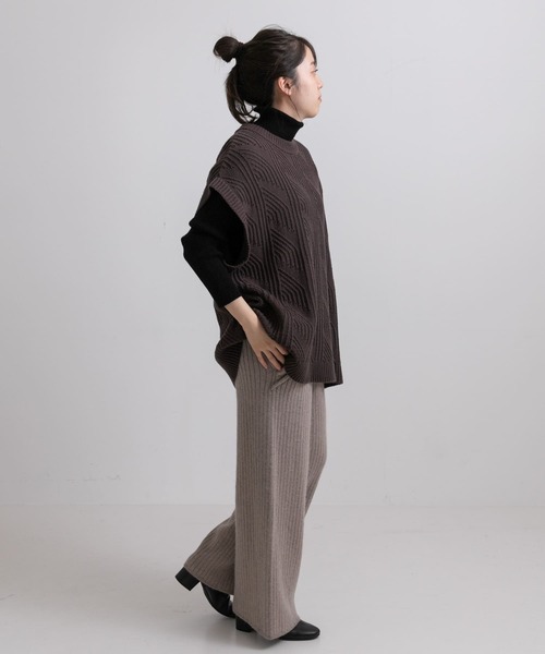 LAATO（ラート）の「PATTERN KNIT（ベスト・レディース・オフホワイト/ブラウン・FREE）」の3枚目の写真