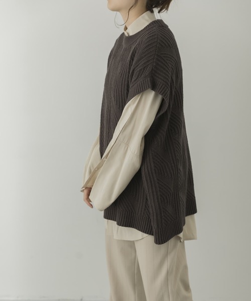 LAATO（ラート）の「PATTERN KNIT（ベスト・レディース・オフホワイト/ブラウン・FREE）」の5枚目の写真