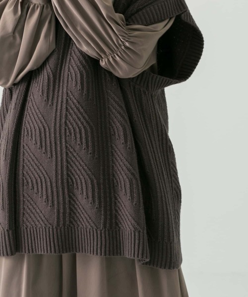 LAATO（ラート）の「PATTERN KNIT（ベスト・レディース・オフホワイト/ブラウン・FREE）」の18枚目の写真