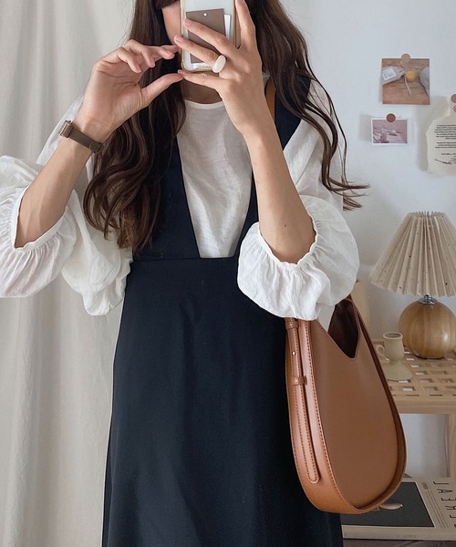 LAUIR(ラウアー)の「ポーチ付きラウンドショルダーバッグ(ショルダーバッグ・レディース・ブラック/ブラウン・FREE)」の8枚目の写真