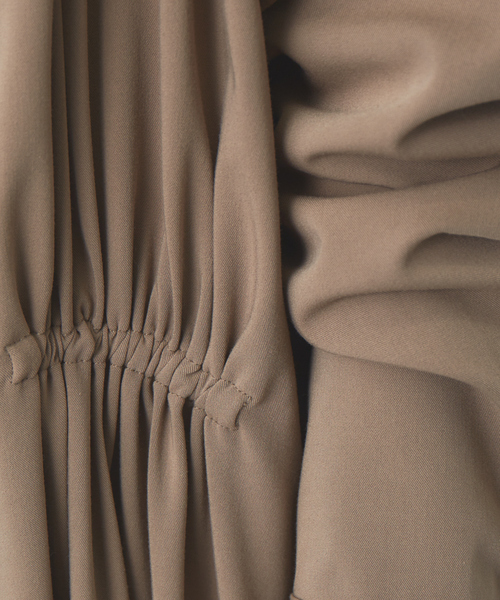 Rouge vif（ルージュヴィフ）の「ギャバストレッチワンピース（ワンピース・レディース・ダークベージュ/セージグリーン/ブラック・フリー）」の10枚目の写真