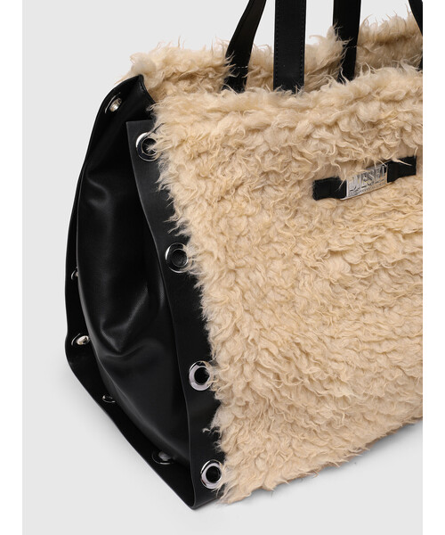 DIESEL（ディーゼル）の「レディース フェイクファー BIG ショッパー トートバッグ（トートバッグ・レディース・ベージュ・UNI）」の3枚目の写真