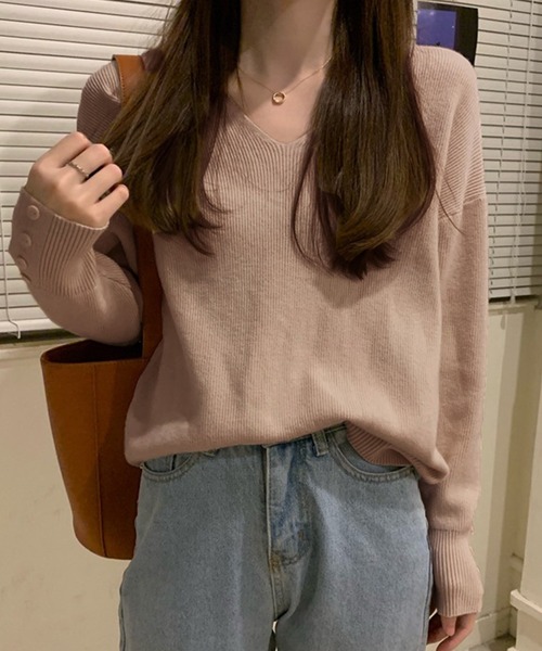 Girly Doll(ガーリードール)の「袖ボタンVネックリブニット(ニット/セーター・レディース・ホワイト/ブラック/ベージュ/ブラウン/グレー/ブルー/ピンクベージュ/キャメル・FREE)」の8枚目の写真