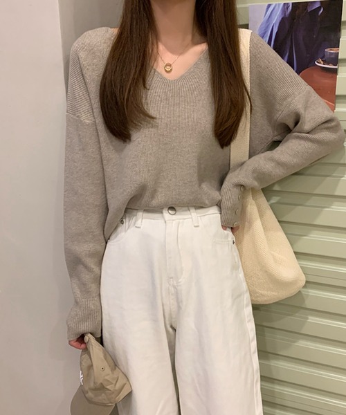 Girly Doll(ガーリードール)の「袖ボタンVネックリブニット(ニット/セーター・レディース・ホワイト/ブラック/ベージュ/ブラウン/グレー/ブルー/ピンクベージュ/キャメル・FREE)」の17枚目の写真
