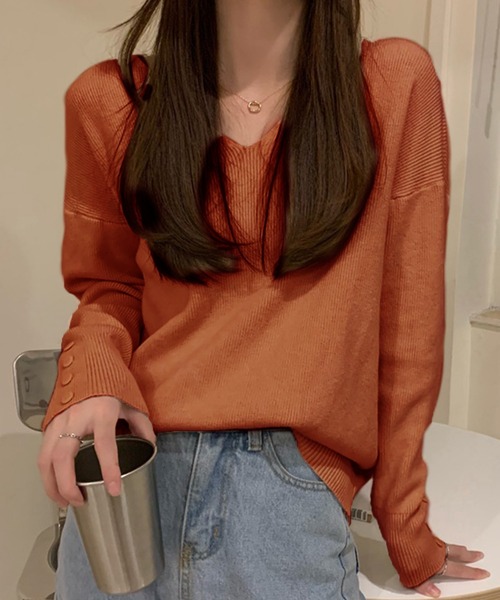 Girly Doll(ガーリードール)の「袖ボタンVネックリブニット(ニット/セーター・レディース・ホワイト/ブラック/ベージュ/ブラウン/グレー/ブルー/ピンクベージュ/キャメル・FREE)」の11枚目の写真