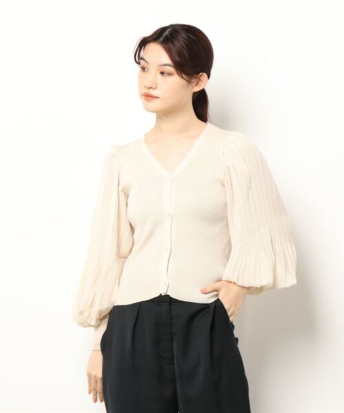 Q(キュー)の「プリーツバルーンスリーブカーディガン(カーディガン/ボレロ・レディース・ブラック/ベージュ・MEDIUM)」の3枚目の写真