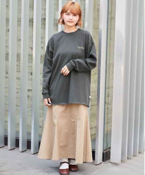 CONVERSE(コンバース)の「【CONVERSE】メローヘム バックプリントロンTee(Tシャツ/カットソー・レディース・ブラウン/チャコール/オフホワイト・M)」の18枚目の写真