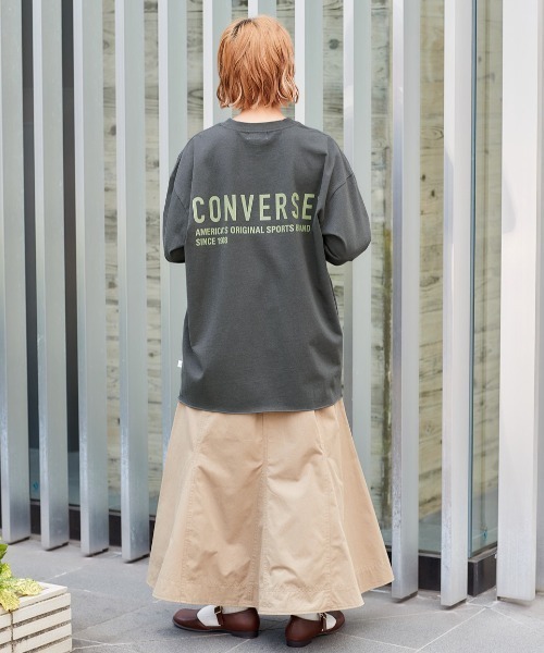 CONVERSE(コンバース)の「【CONVERSE】メローヘム バックプリントロンTee(Tシャツ/カットソー・レディース・ブラウン/チャコール/オフホワイト・M)」の19枚目の写真