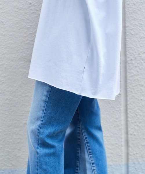 CONVERSE(コンバース)の「【CONVERSE】メローヘム バックプリントロンTee(Tシャツ/カットソー・レディース・ブラウン/チャコール/オフホワイト・M)」の11枚目の写真