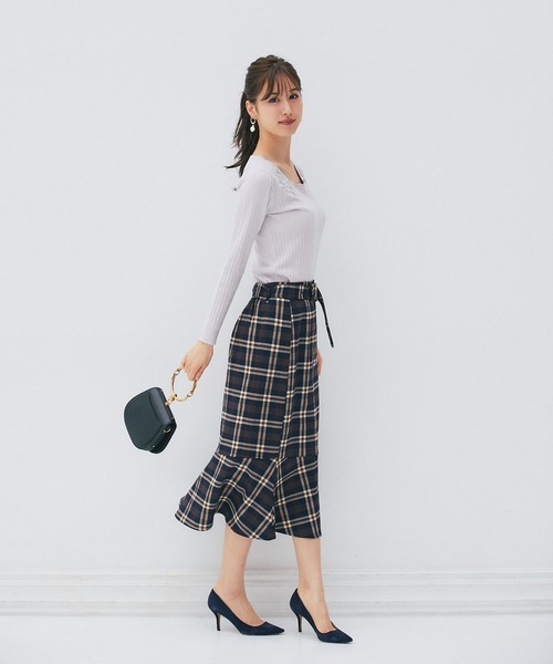 tocco closet（トッコ　クローゼット）の「ベルト付きチェック柄マーメイドスカート（スカート・レディース・ベージュ/ネイビー・M）」の6枚目の写真
