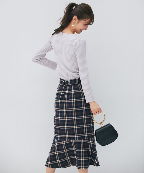 tocco closet（トッコ　クローゼット）の「ベルト付きチェック柄マーメイドスカート（スカート・レディース・ベージュ/ネイビー・M）」の15枚目の写真