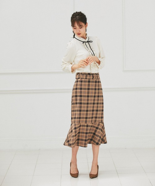 tocco closet（トッコ　クローゼット）の「ベルト付きチェック柄マーメイドスカート（スカート・レディース・ベージュ/ネイビー・M）」の16枚目の写真