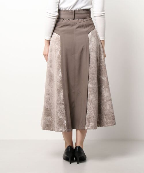 ENVYM（アンビー）の「サイドスウィッチングロングＳＫ（スカート・レディース・モカ/ブラック・FREE）」の11枚目の写真