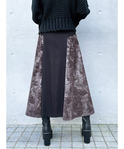 ENVYM（アンビー）の「サイドスウィッチングロングＳＫ（スカート・レディース・モカ/ブラック・FREE）」の13枚目の写真