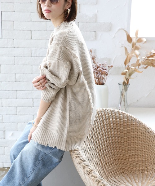 White Collection（ホワイトコレクション）の「2021AW　5GG　もちもちフリンジニット（ニット/セーター・レディース・チャコールグレー/アイボリー/モカ/ライトベージュ・FREE）」の4枚目の写真