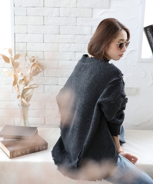 White Collection（ホワイトコレクション）の「2021AW　5GG　もちもちフリンジニット（ニット/セーター・レディース・チャコールグレー/アイボリー/モカ/ライトベージュ・FREE）」の9枚目の写真