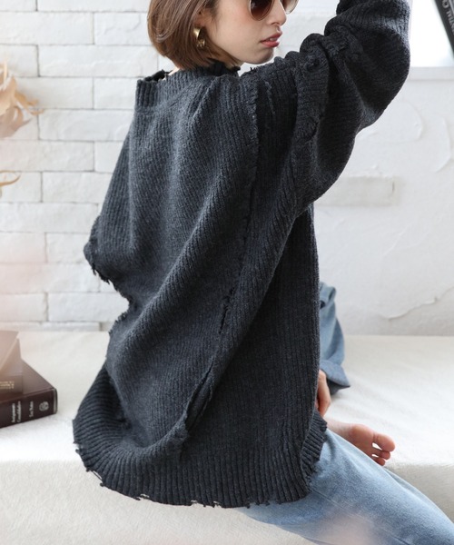 White Collection（ホワイトコレクション）の「2021AW　5GG　もちもちフリンジニット（ニット/セーター・レディース・チャコールグレー/アイボリー/モカ/ライトベージュ・FREE）」の6枚目の写真