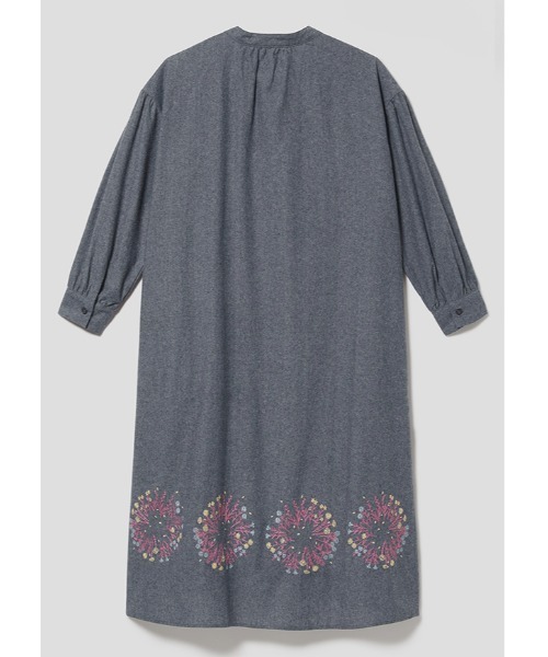 Design Tshirts Store graniph（デザイン　ティーシャツ　ストア　グラニフ）の「スプレディングフラワーズ｜エンブロイダリーシャツワンピース（シャツワンピース・レディース・ネイビー・FREE）」の4枚目の写真
