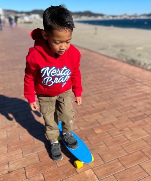 NESTA BRAND(ネスタブランド)の「NESTA KIDS(ネスタキッズ) / 筆記体ロゴパーカー(パーカー・キッズ・ベージュ/レッド・150/130/140/120)」の10枚目の写真