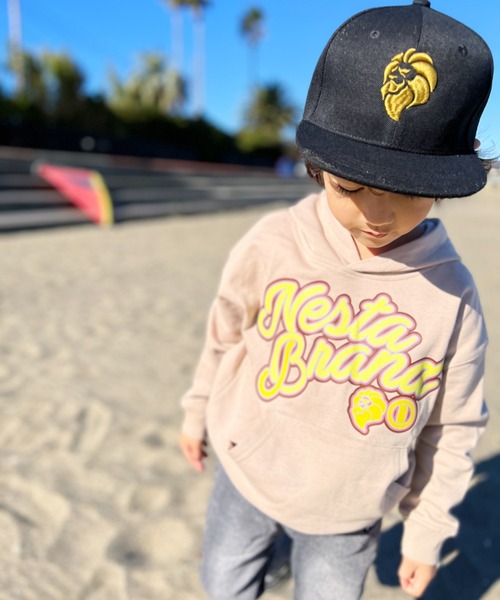 NESTA BRAND(ネスタブランド)の「NESTA KIDS(ネスタキッズ) / 筆記体ロゴパーカー(パーカー・キッズ・ベージュ/レッド・150/130/140/120)」の7枚目の写真