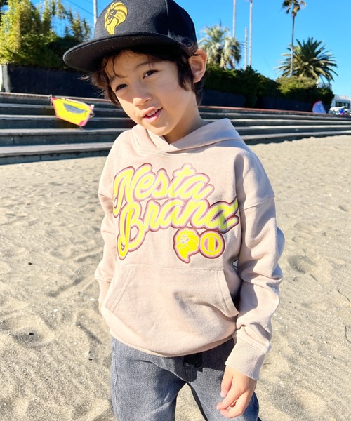 NESTA BRAND(ネスタブランド)の「NESTA KIDS(ネスタキッズ) / 筆記体ロゴパーカー(パーカー・キッズ・ベージュ/レッド・150/130/140/120)」の15枚目の写真