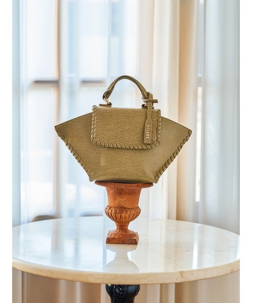 Darich(ダーリッチ)の「レースアップデザインバッグ(ショルダーバッグ・レディース・ブラック/ブラウン/オリーブ・FREE)」の3枚目の写真