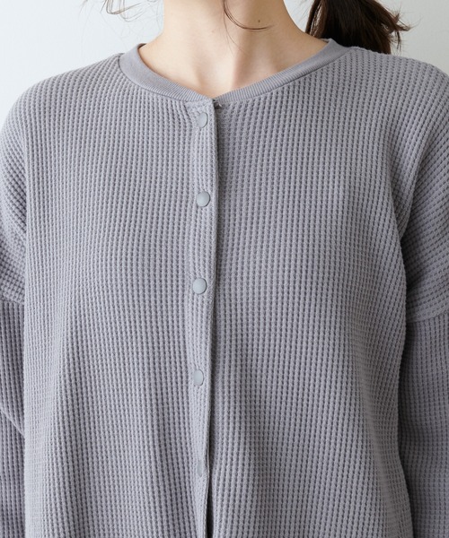 PUAL CE CIN（ピュアルセシン）の「ワッフル前あきロングスリーブ（Tシャツ/カットソー・レディース・ベージュ/グレー/オフホワイト・FREE）」の16枚目の写真