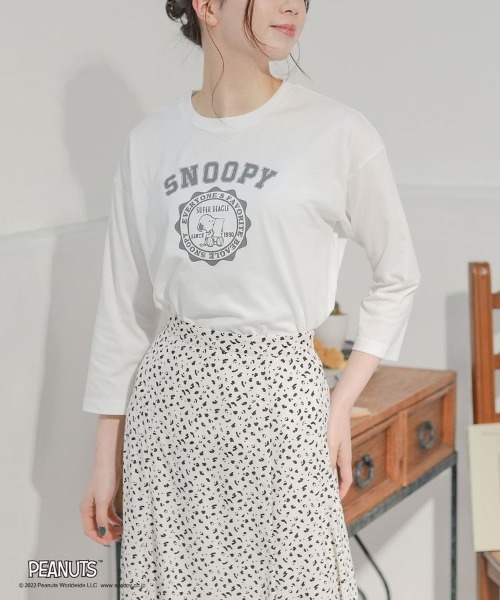 Honeys(ハニーズ)の「スヌーピー/Tシャツ(Tシャツ/カットソー・レディース・オフホワイト/イエロー/ブルー/ホワイト系その他/スミクロ・S/M/L)」の1枚目の写真