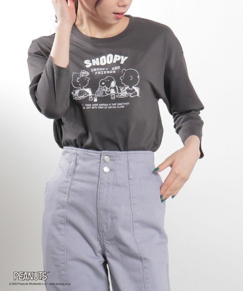 Honeys(ハニーズ)の「スヌーピー/Tシャツ(Tシャツ/カットソー・レディース・オフホワイト/イエロー/ブルー/ホワイト系その他/スミクロ・S/M/L)」の3枚目の写真