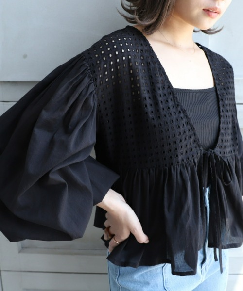 moment+（モーメントプラス）の「インド綿100％コットンボイル カットワーク刺繍ショート丈カーデブラウス（シャツ/ブラウス・レディース・ブラック/オフホワイト/ミント/ラベンダー・FREE）」の3枚目の写真