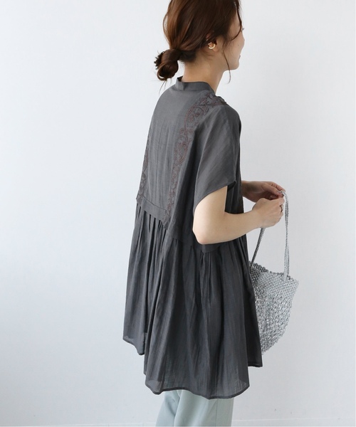 JOURNAL STANDARD relume(ジャーナルスタンダード レリューム)の「《追加》エンブロイダリーギャザーチュニックブラウス◆(シャツ/ブラウス・レディース・グレー/イエロー・FREE)」の5枚目の写真