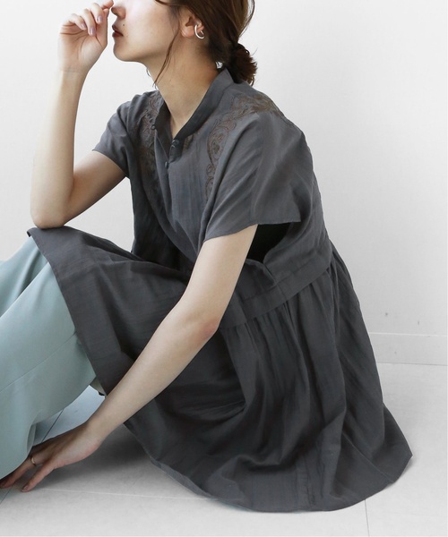 JOURNAL STANDARD relume(ジャーナルスタンダード レリューム)の「《追加》エンブロイダリーギャザーチュニックブラウス◆(シャツ/ブラウス・レディース・グレー/イエロー・FREE)」の3枚目の写真