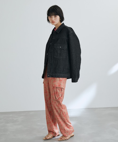 ADAM ET ROPE'（アダムエロペ）の「【コットンUSA】ビッグシルエット ドライタッチ ライトオンスデニムジャケット/サステナブル（デニムジャケット・メンズ・ブラック系その他/ネイビー・M/L/XL）」の12枚目の写真