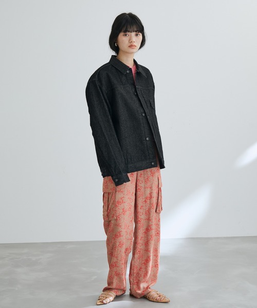 ADAM ET ROPE'（アダムエロペ）の「【コットンUSA】ビッグシルエット ドライタッチ ライトオンスデニムジャケット/サステナブル（デニムジャケット・メンズ・ブラック系その他/ネイビー・M/L/XL）」の14枚目の写真